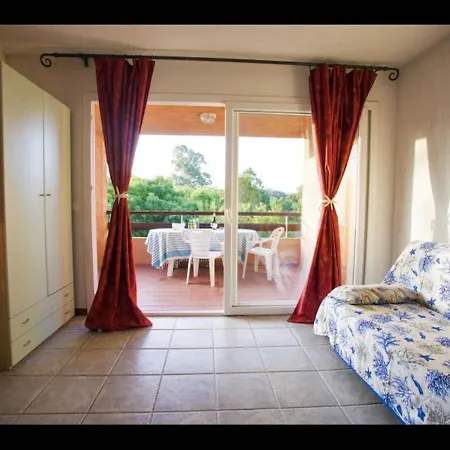 Four - 150 M From The Apartment *