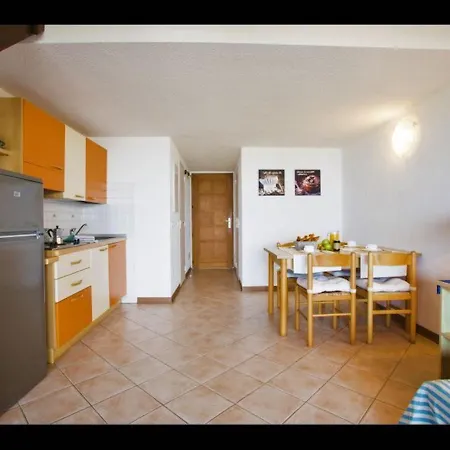 For 8 People With 2 Bathrooms, On The Sea Apartment *
