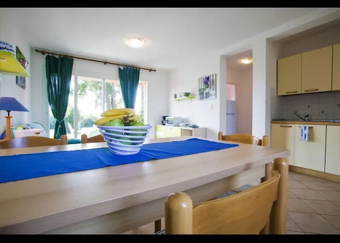 Four - 150 M From The * Ghisonaccia